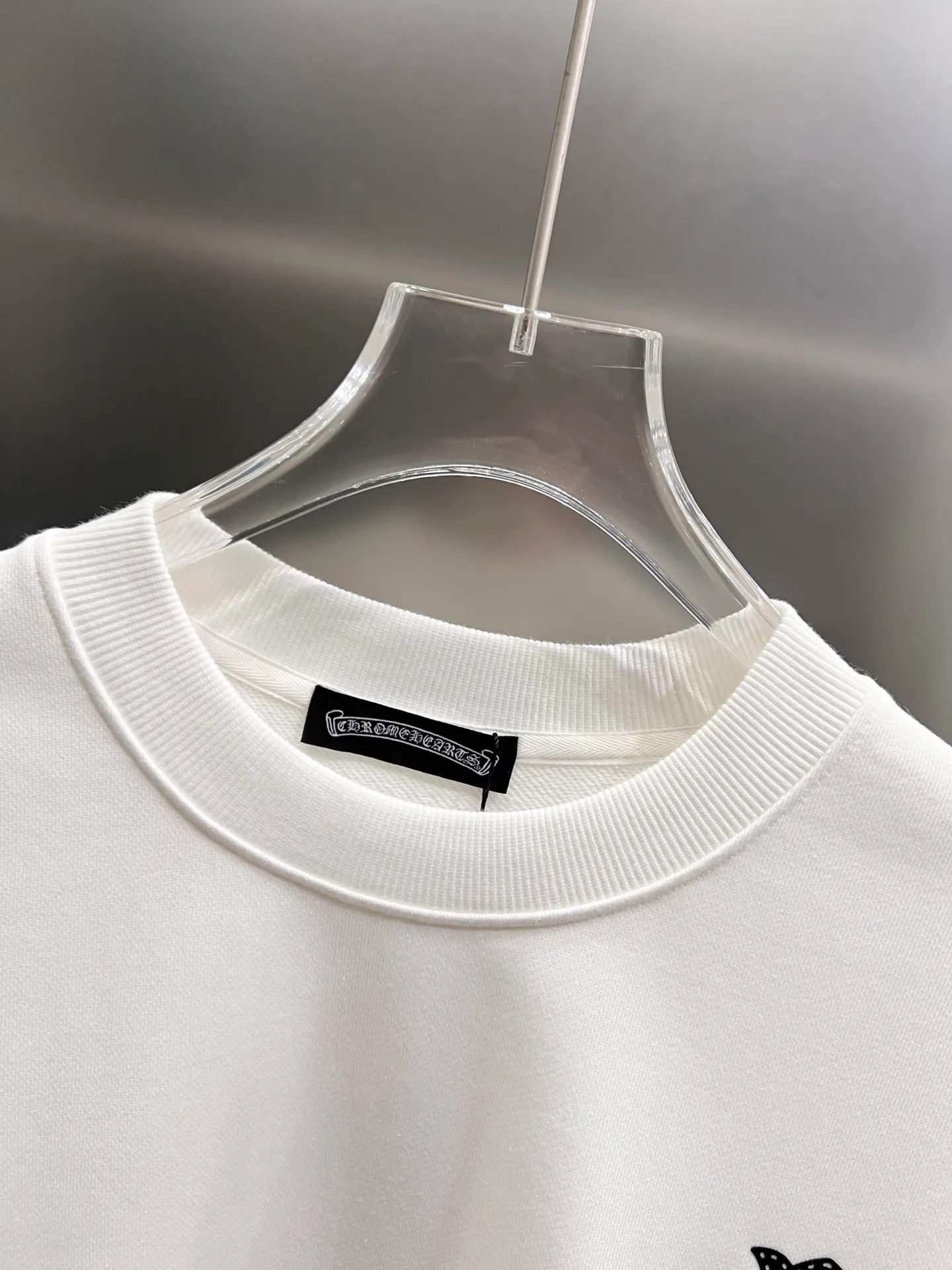 🅿️280 CH Crowe 2025 Autumn and Winter New Style Round Neck Long Sleeve Sweater Cross Patch Leather + Customized Hardware Metal Horseshoe Sanskrit Characters + Middle Eastern Australian Diamond Design Craftsmanship The real thing is great🔥Same style for men and women, loose version Size S M L XL XXL Five sizes Black White